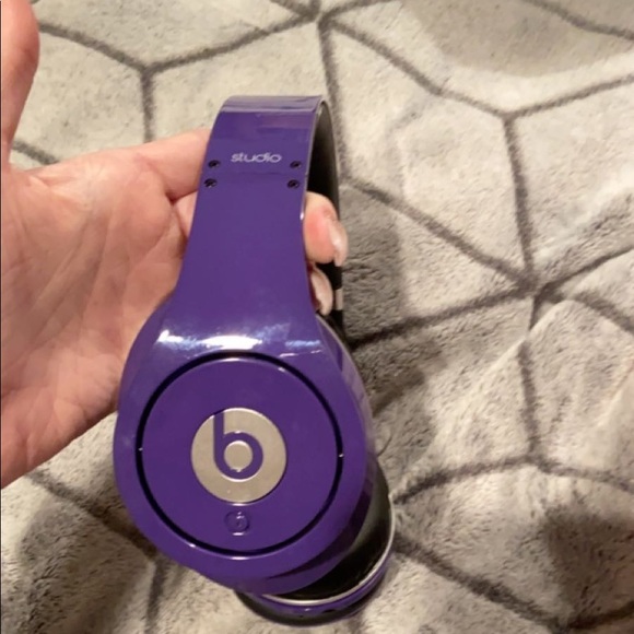 Beats Headphones - Picture 2 of 4
